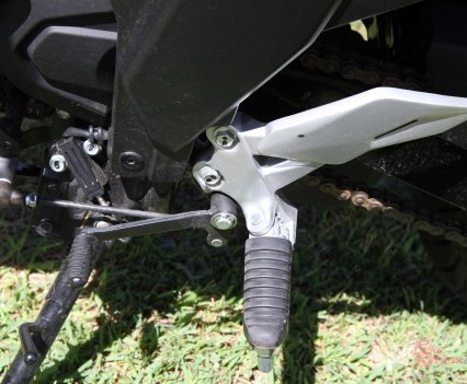 Suzuki GIXXER 250 left footpeg.