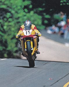 David Jefferies on the V&M R1 at Ago's Leap on the way to winning the 1999 IoM F1 TT.