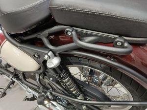 The Super Meteor grab handle fits and is handy for putting the Classic 650 on the centre-stand when the solo seat is fitted. Part number (super meteor RAR00321/A).