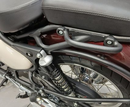 The Super Meteor grab handle fits and is handy for putting the Classic 650 on the centre-stand when the solo seat is fitted. Part number (super meteor RAR00321/A).
