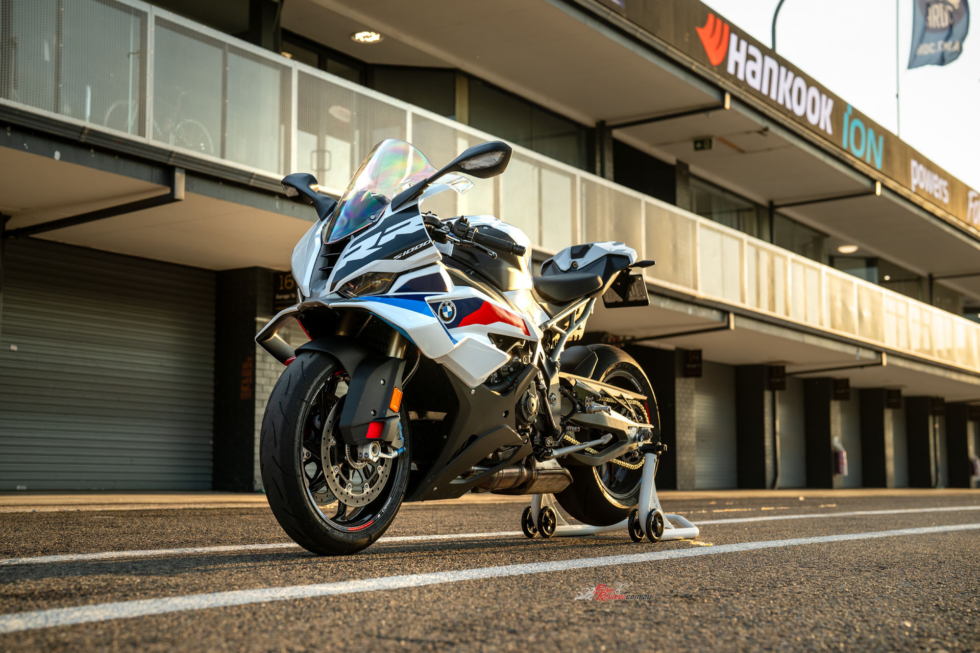 Pommie was confident going into the test, knowing and trusting the S 1000 RR electronics would have his back in the dark conditions.