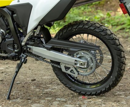 120/80 - 18in rear tyre, disc rear brake.
