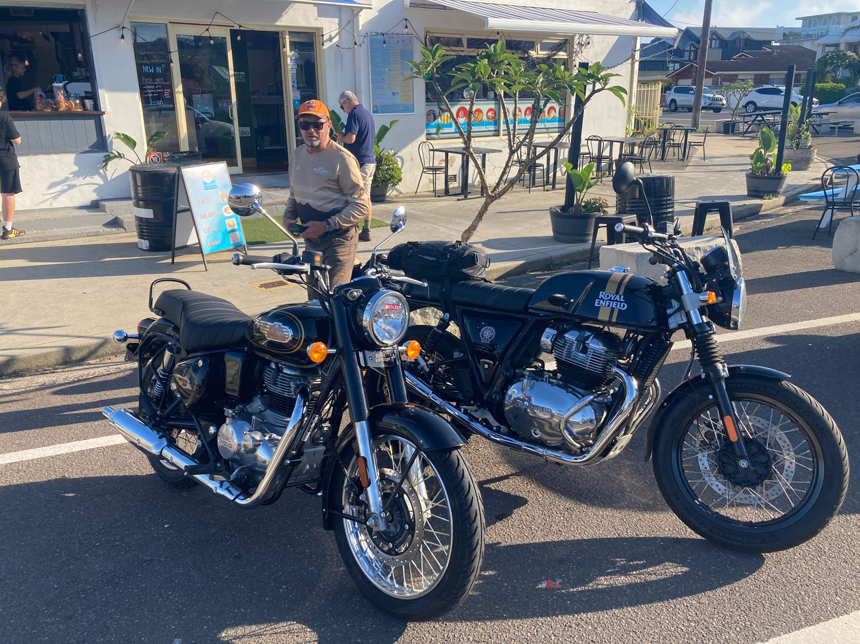 The Editor's first ride on his Bullet 350 was for a New Year coffee catch up with fellow bike journo Ralph Leavsey-Moase, an Interceptor and Bear 650 owner...