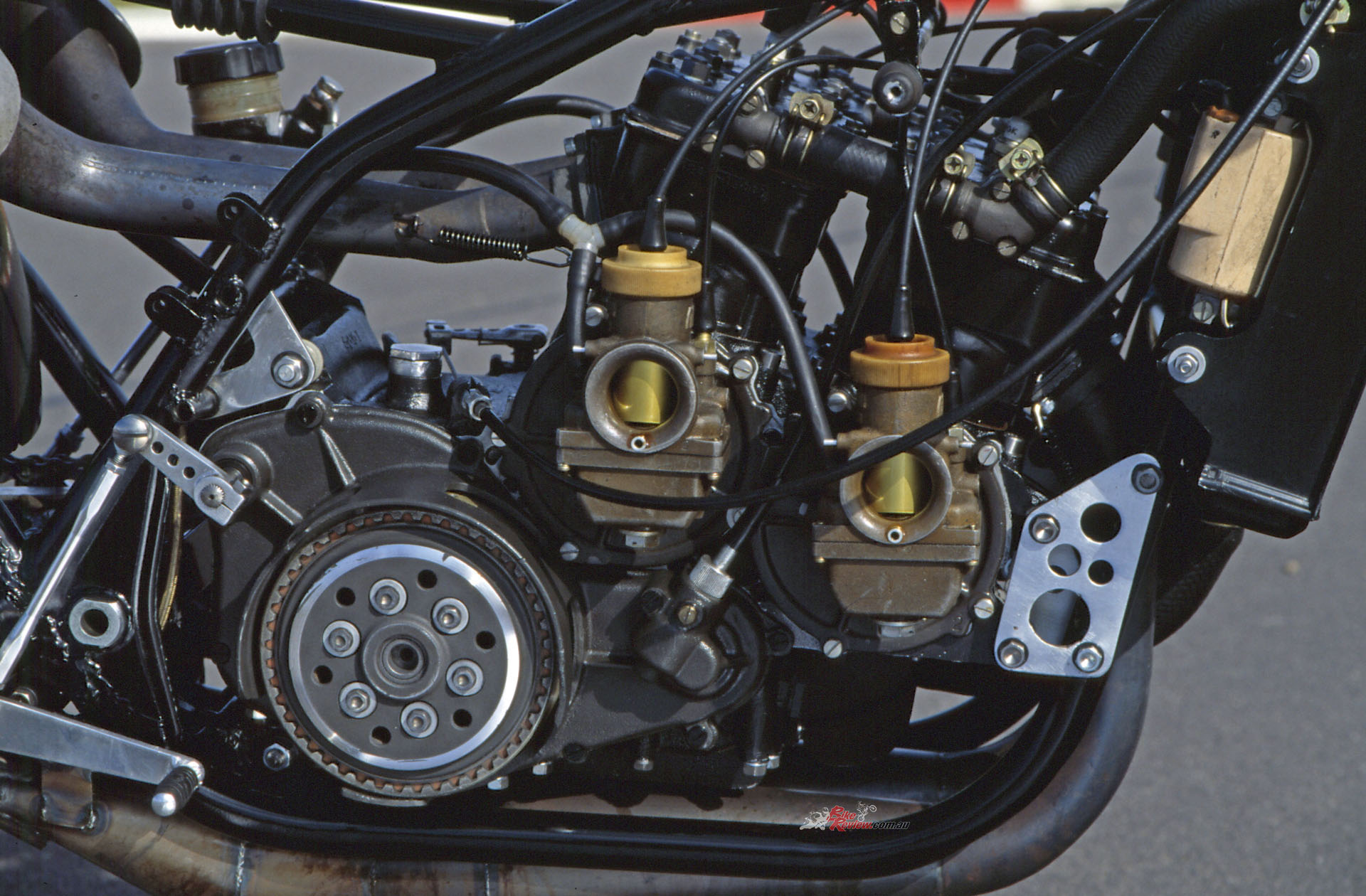 Though other XR14s used lighter magnesium crankcases, problems with the porosity of these persuaded Sheene to insist that his bike used heavier but more robust aluminium ones.