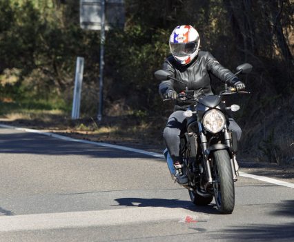 BikeReview-2025-Suzuki-SV650 (29)