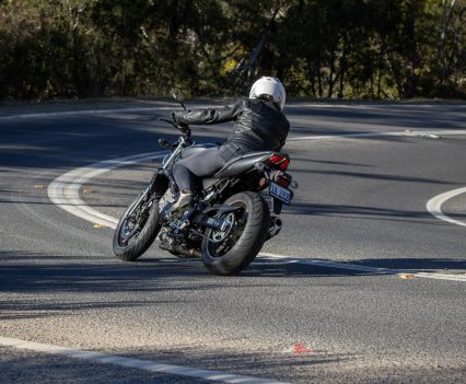 BikeReview-2025-Suzuki-SV650 (32)