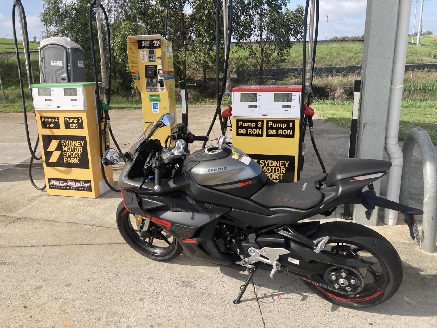 Fuel capacity is 14L, giving decent range on the road, though the bike was very thirsty on track. You’ll be filling up more often if you’re doing extended track sessions.
