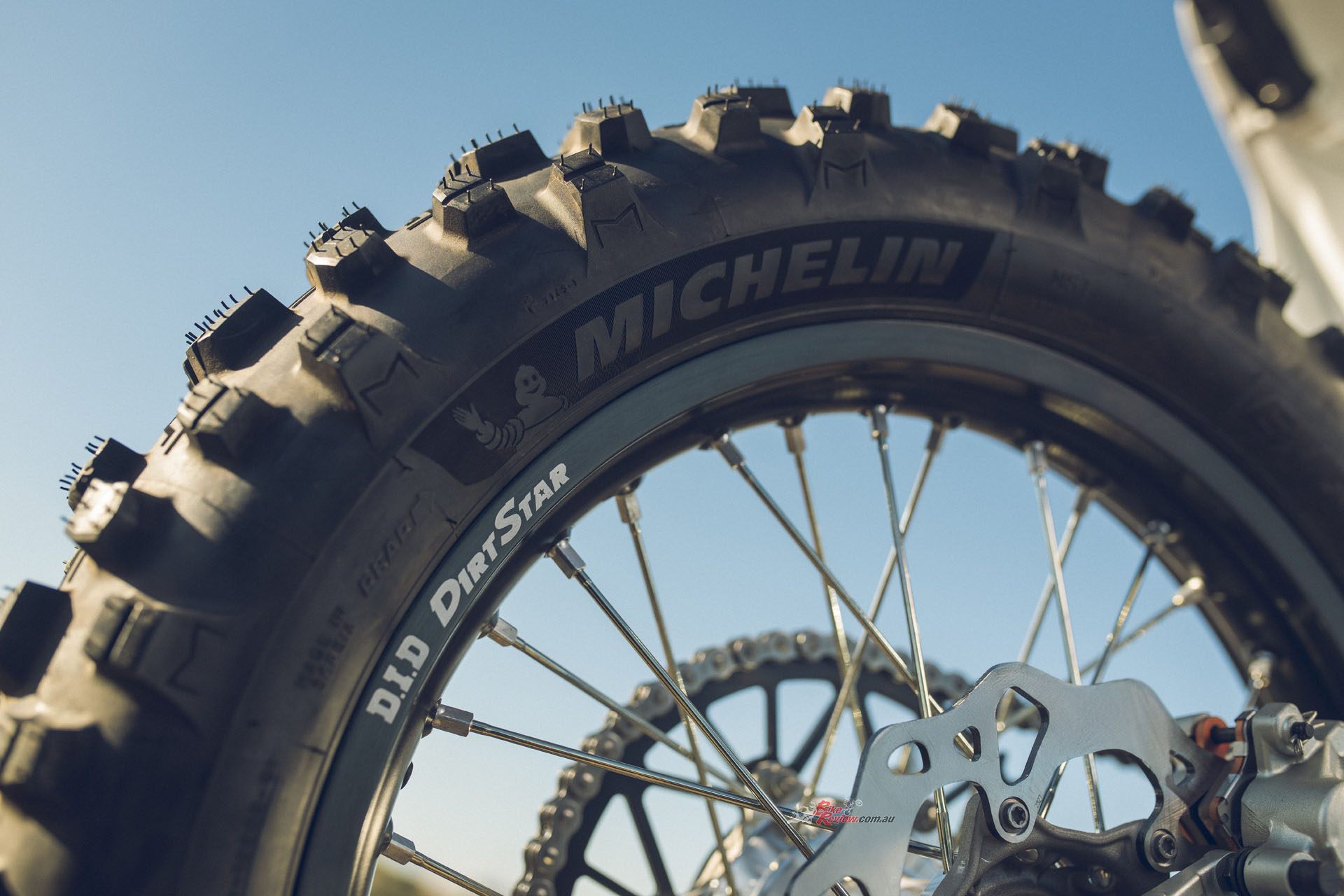 Both models come fitted with the D.I.D DirtStar 7000 series aluminium rims, with a black anodised finish and Triumph designed lightweight cast and machined aluminium hubs with Michelin Enduro 2 tyres.