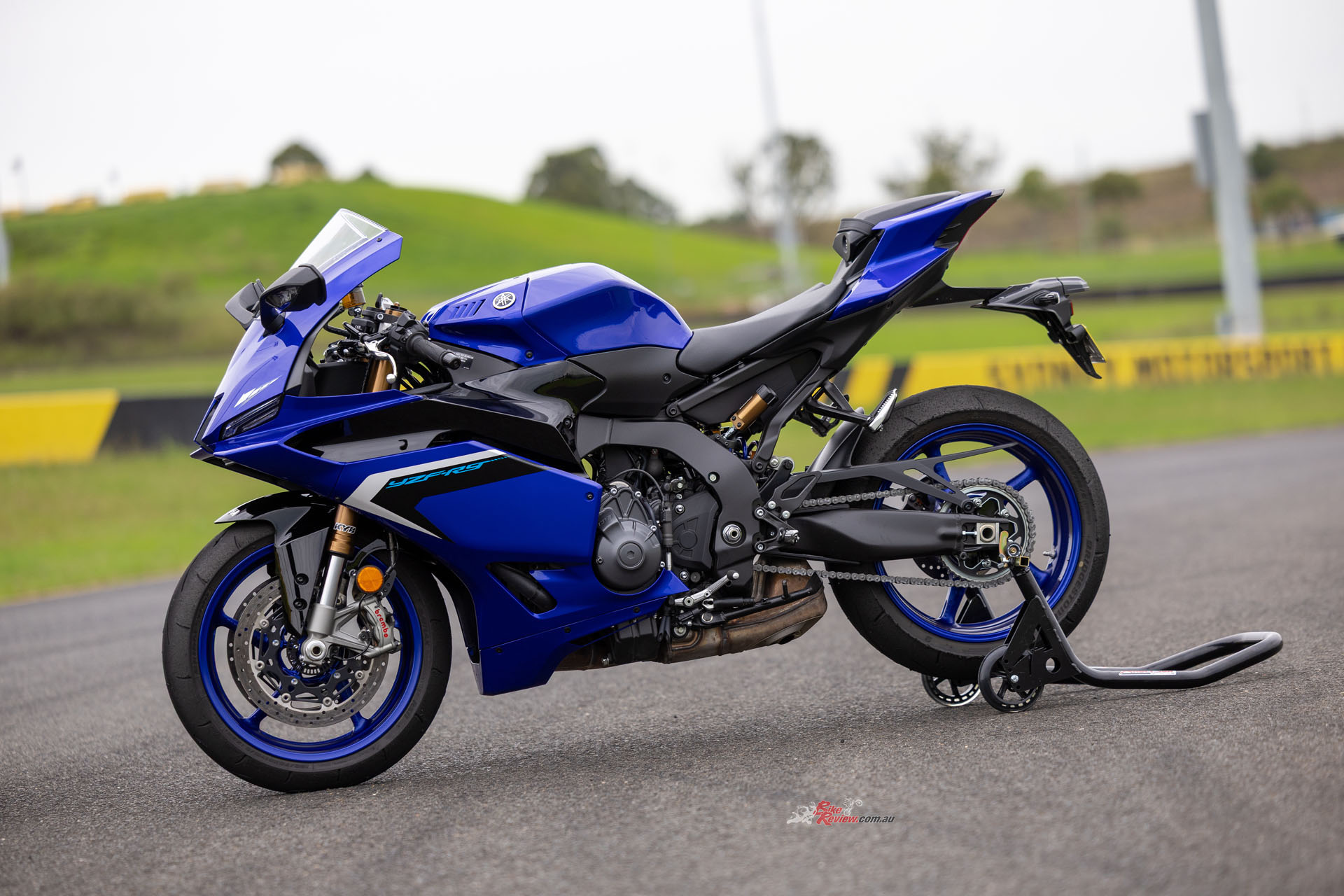 Finally, a CP3 powered sportsbike, tame yet capable, comfy yet racy. The YZF-R9 will appeal to many...