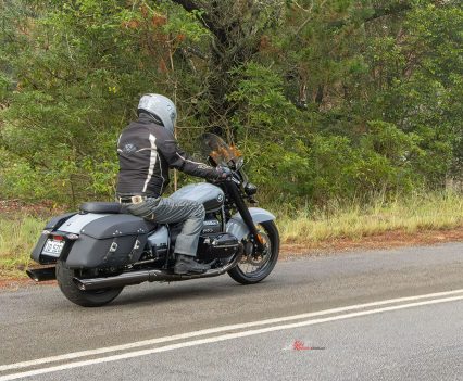 BikeReview-2025-BMW-R 18 Classic Review (14)