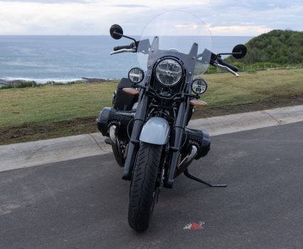 BikeReview-2025-BMW-R 18 Classic Review