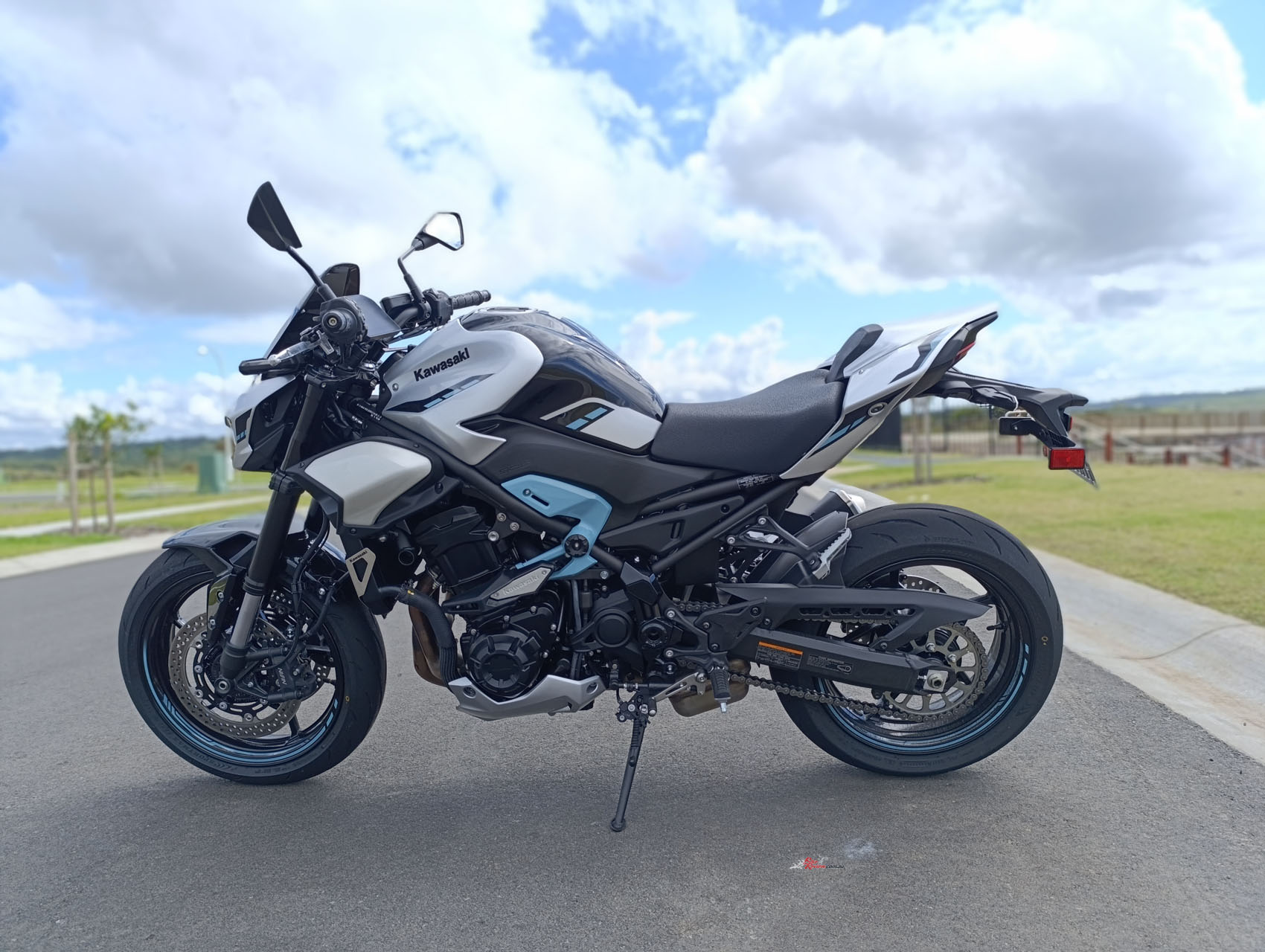 "The engine is an absolute belter and in a world where horsepower figures of 200+ are becoming the norm, it’s nice to ride a bike with 123.6hp (92.2kW), which is much more usable"...