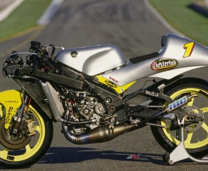 BikeReview-TBT-Cathcart-Yamaha YZR250 2000 (10)