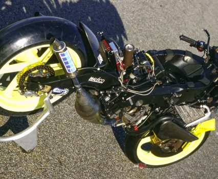 BikeReview-TBT-Cathcart-Yamaha YZR250 2000 (11)