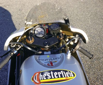 BikeReview-TBT-Cathcart-Yamaha YZR250 2000 (15)