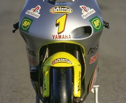 BikeReview-TBT-Cathcart-Yamaha YZR250 2000 (4)