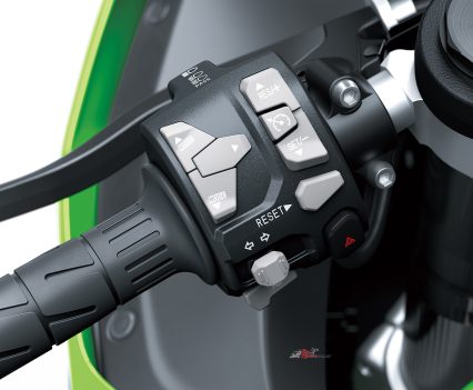BikeReview-2026-Kawasaki-ZX-10R (14)