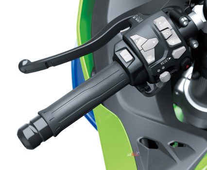 BikeReview-2026-Kawasaki-ZX-10R (17)