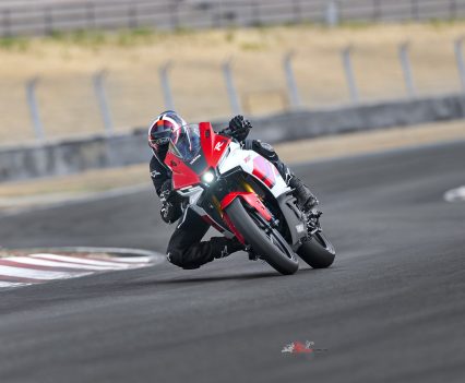 BikeReview-Yamaha-2026_YZF-R3SP_WM6_AUS_ACT_018