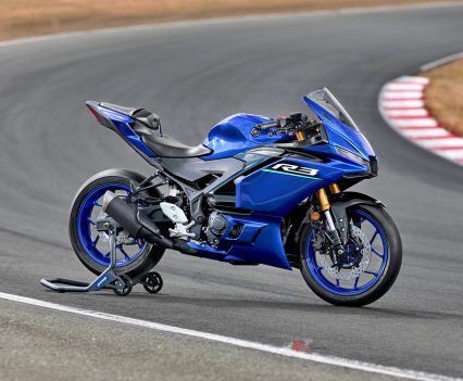 BikeReview-Yamaha-2026_YZF-R3_DPBMC_AUS_STA_003