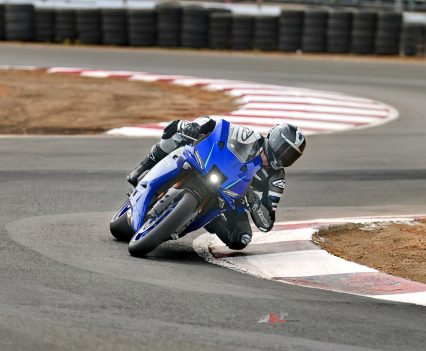 BikeReview-Yamaha-2026_YZF-R9_DPBMC_AUS_ACT_009