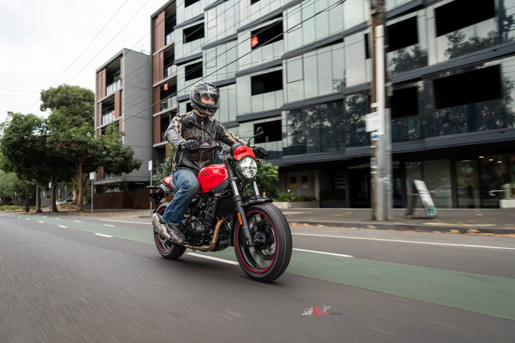 With its light weight and sharper response, the 450 Apex makes really good commuting sense.