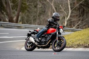 The Apex’s 56mm lower ’bars put more weight over the front, helping it tip in with more confidence.