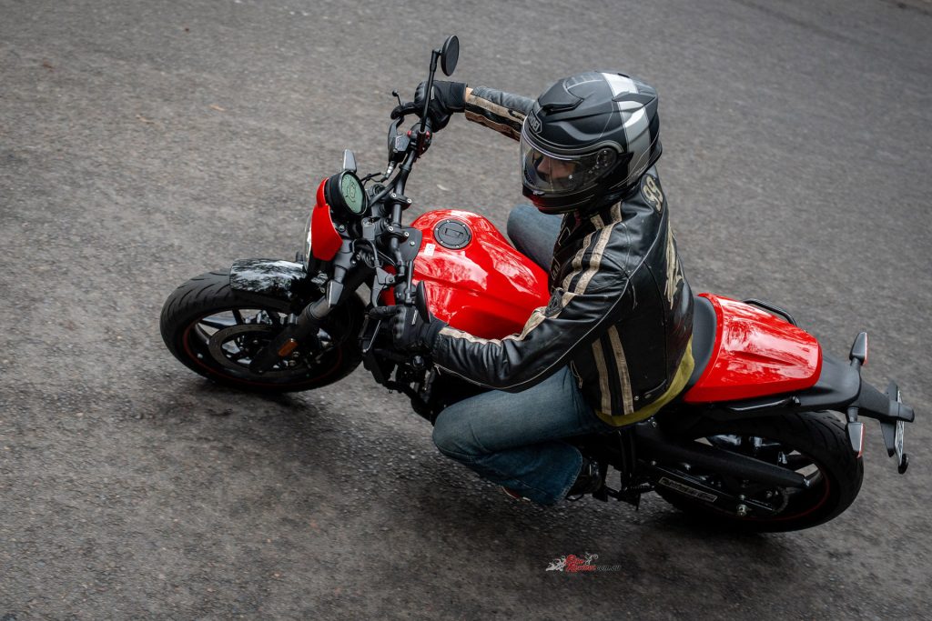 The 11L tank keeps the Apex narrow through the middle, which suits its light, easy side-to-side feel in tighter bends.