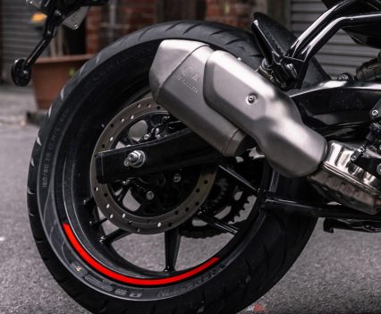 The Apex keeps the standard 160-section rear tyre, but switches to Vredestein Centuro ST rubber for sealed-road grip.