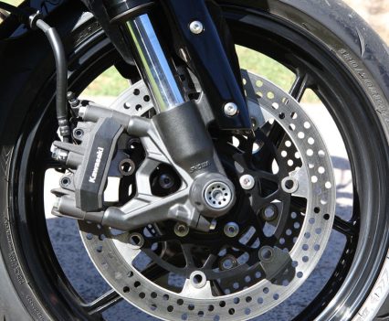 Twin 310mm discs and radial calipers deliver confident braking performance.