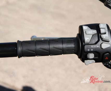 Cruise control, ride modes and electronics are controlled from the left switchblock.