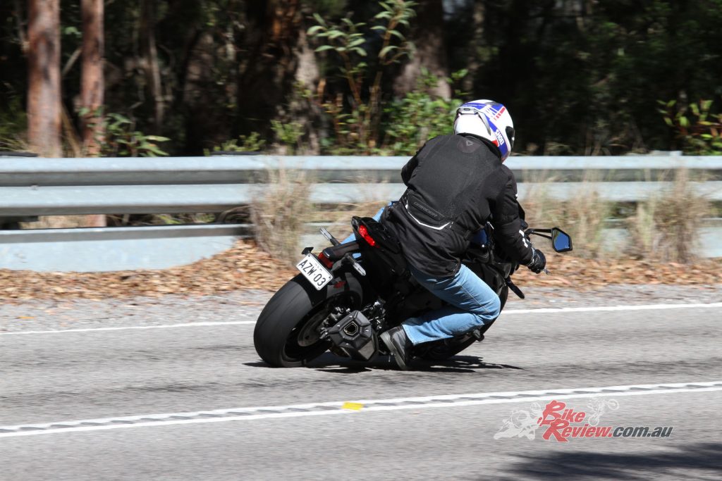 The Z1100 remains composed even when pushed hard through fast corners.