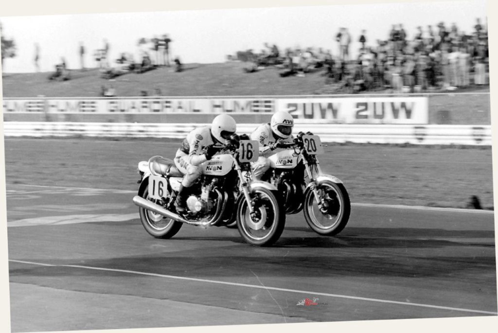The 1977 Calder Two-Hour, with production racers fighting for every inch.