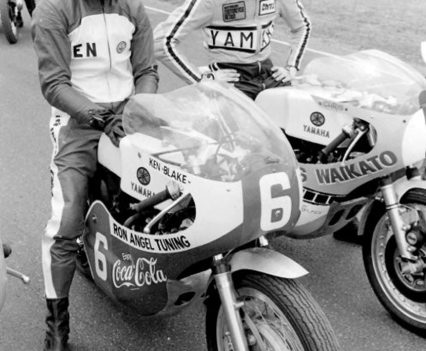 Ken Blake, left, lines up alongside a fellow Yamaha rider at Calder in 1973.