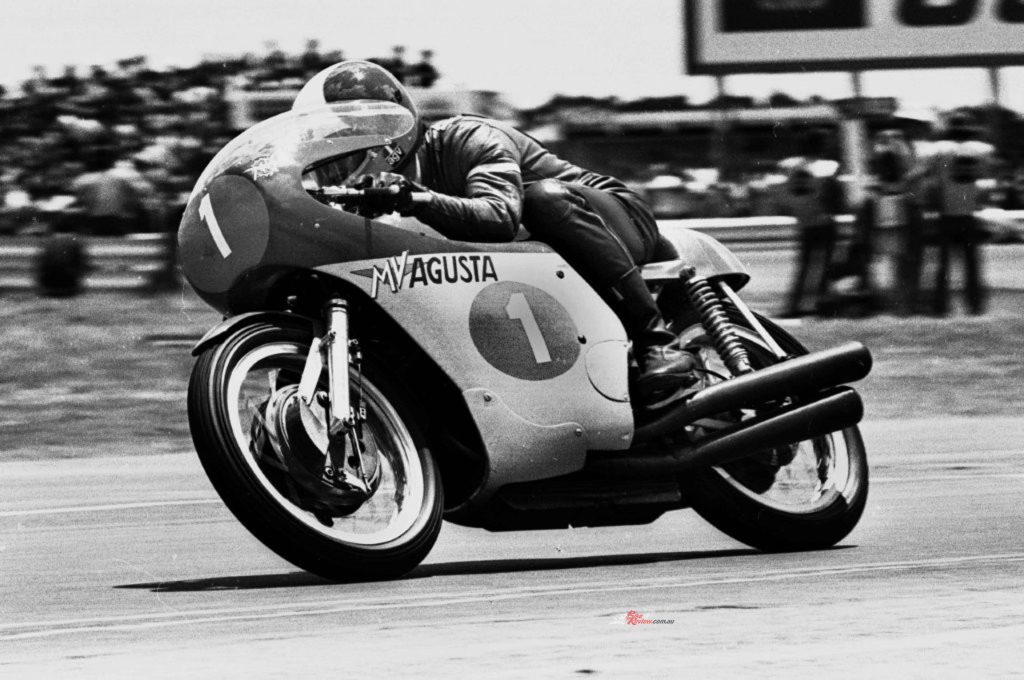Agostini completed a clean sweep at Calder, winning the 350cc, 500cc and Melbourne GP races.