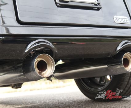 The Milwaukee-Eight VVT 117 breathes through a 2-1-2 dual exhaust system.