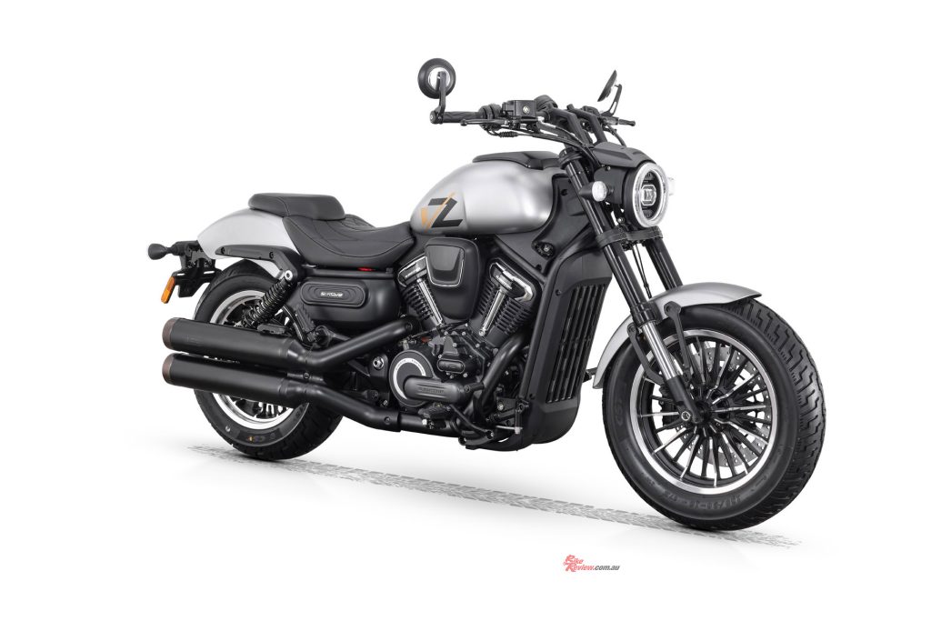 BikeReview-QJMOTORSRV 600 V2-Silver (7)