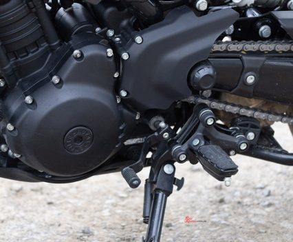 A six-speed gearbox and slipper clutch make up the Guerrilla’s straightforward transmission package.