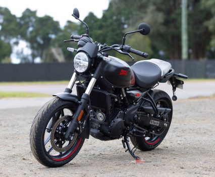 A steel frame and swingarm contribute to the Guerrilla’s substantial 185kg wet weight.