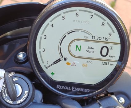 The 4-inch TFT offers Google Maps navigation, phone connectivity and two display layouts.