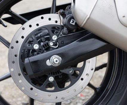 The rear runs a 270mm disc with a single-piston caliper.
