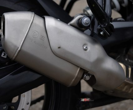 The upswept exhaust keeps the Guerrilla’s styling compact and tidy.