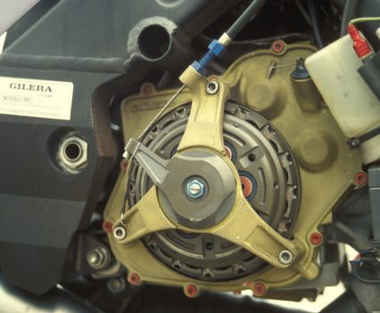 The dry clutch and its lightweight hardware were among several areas where Gilera trimmed weight.
