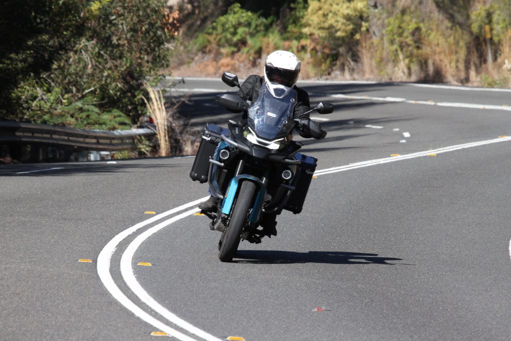 The 800MT-ES combines road-biased 19-inch front and 17-inch rear wheels with Michelin Anakee Adventure tyres.