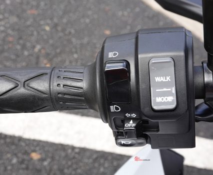 The Z e-1’s WALK mode makes manoeuvring at low speeds easier.