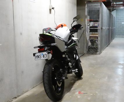 The Z e-1 can be charged with its batteries installed or removed.
