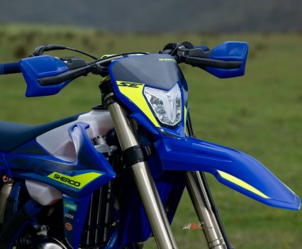 The 500SEF’s compact headlight and handguards are ready for the bush.