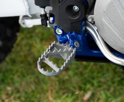 Wide, serrated footpegs provide plenty of grip in slippery conditions.